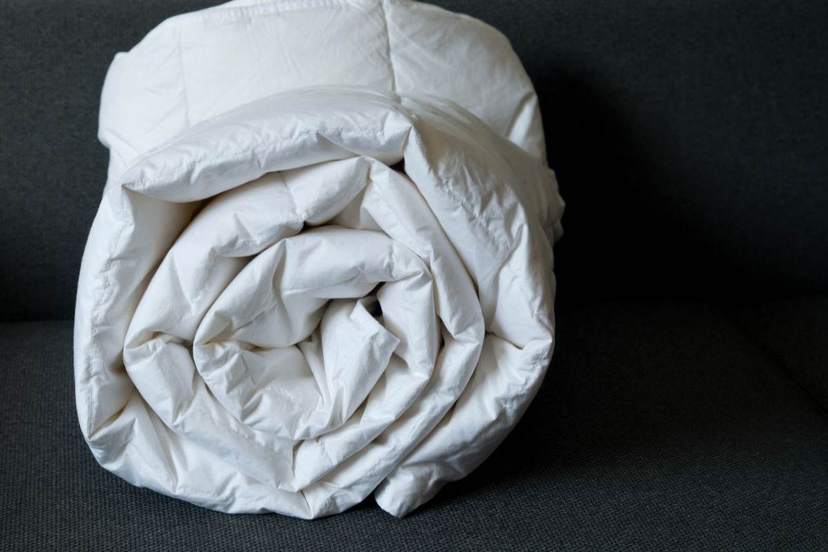 piumone bianco arrotolato