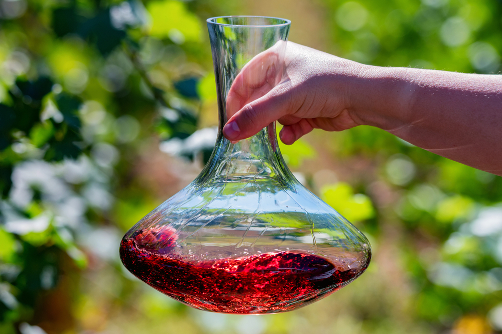 Decanter di vino rosso
