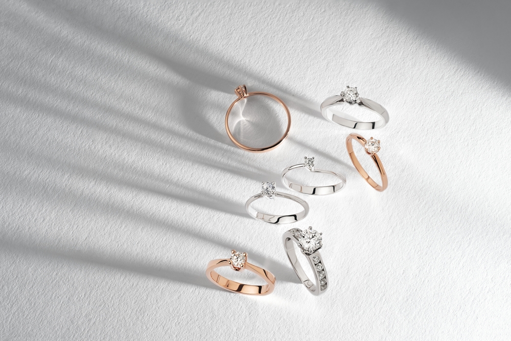 Anello di diamante e oro bianco