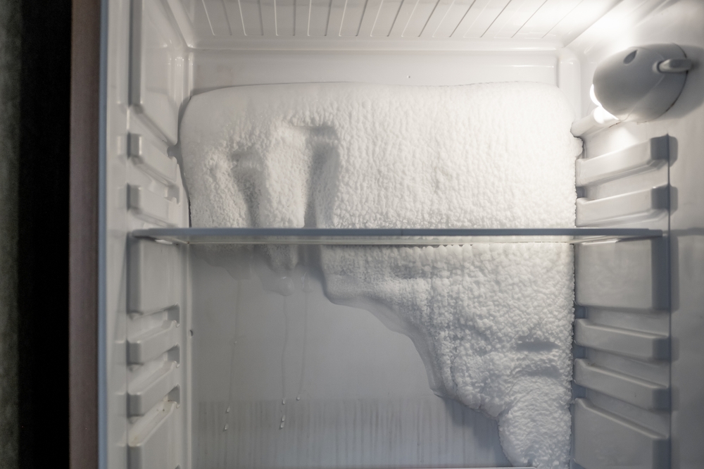 Piccolo ghiaccio a temperatura in frigo