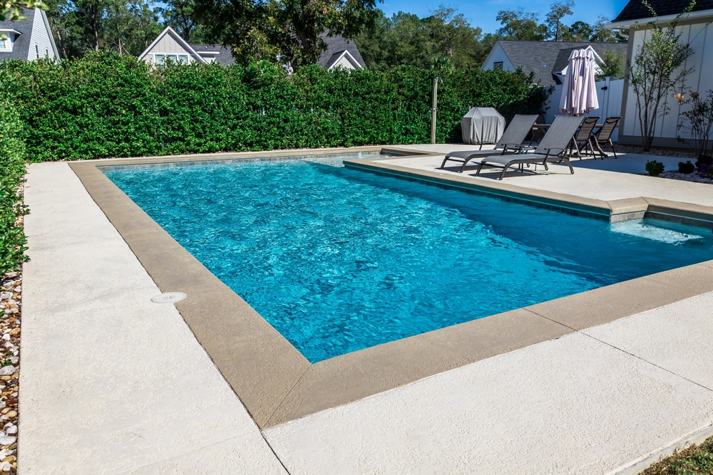 Una piscina costruita nel giardino