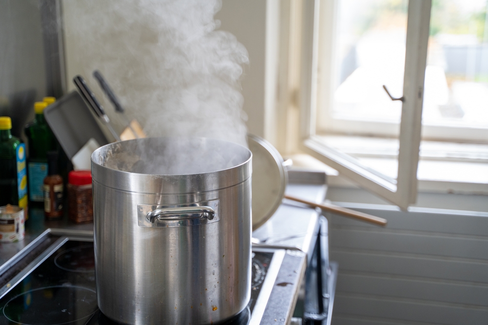Pentola di fuoco con vetro aperto per vapore e ventilazione