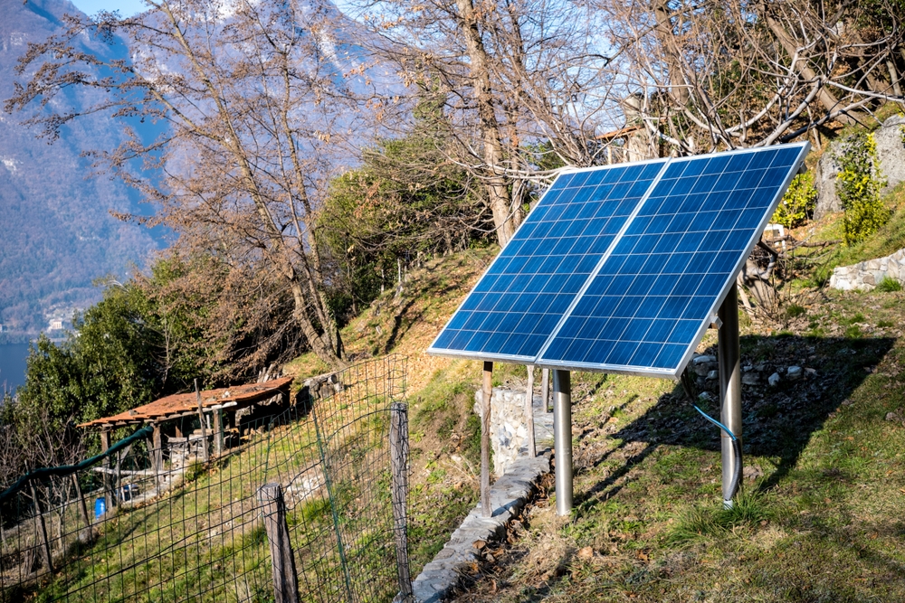 Pannelli solari off-grid in regioni montuose isolate