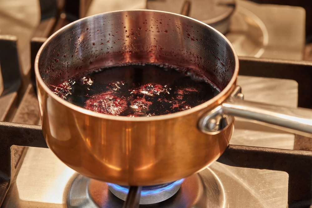 Contenitore di rame con salsa bollente per il controllo della temperatura 